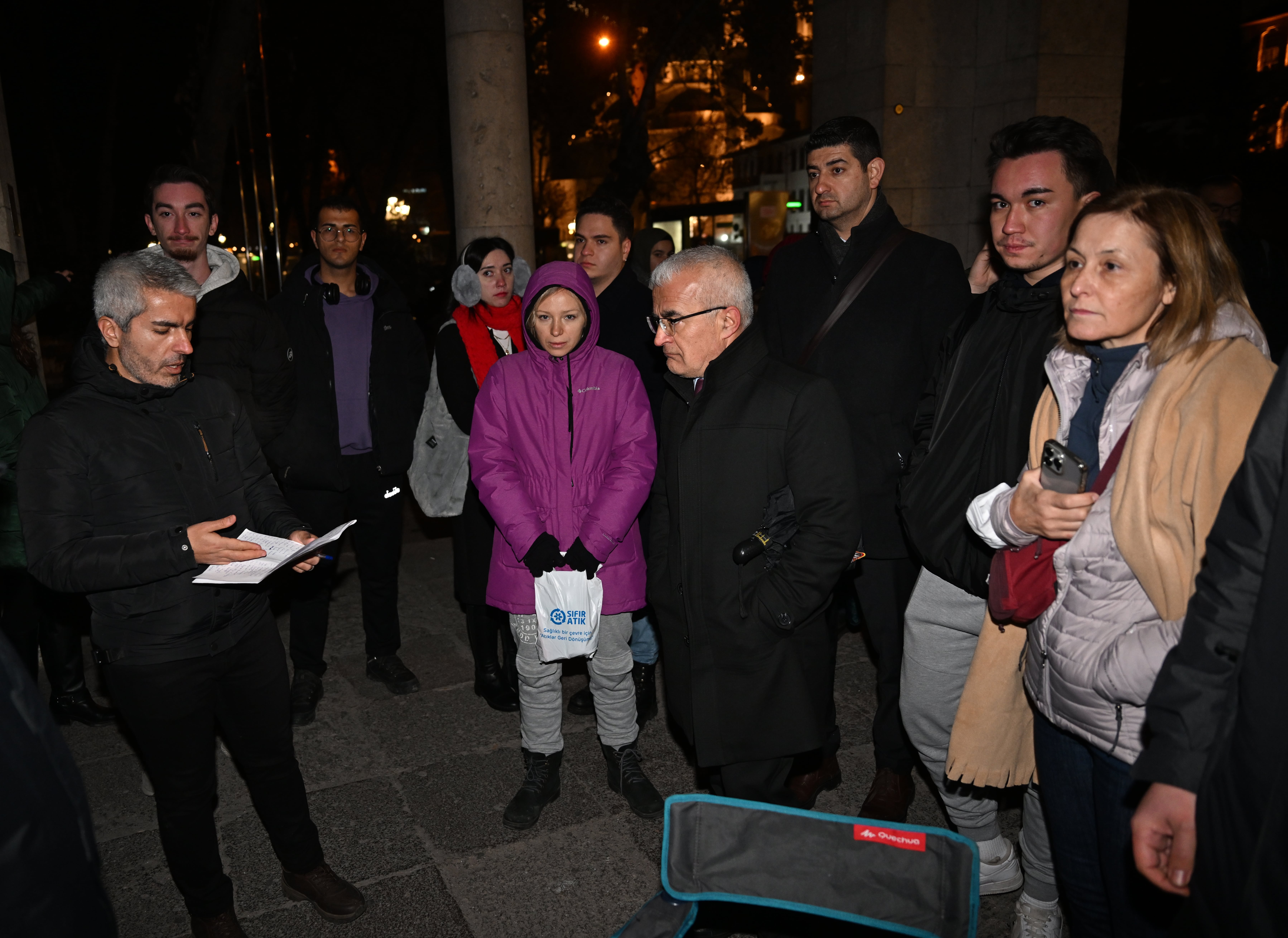 aa-20241227-36596873-36596864-findikkiran-balesi-bileti-almak-icin-sabahin-5inde-kamp-sandalyesiyle-kuyruga-girdiler-min.jpg