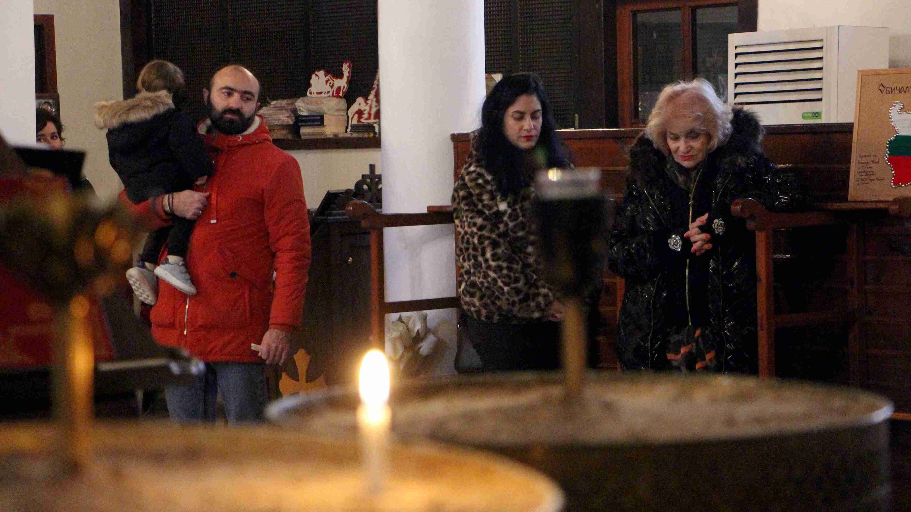 edirnede-bulgar-kilisesinde-noel-ayini-491956-145569-11zon.jpg