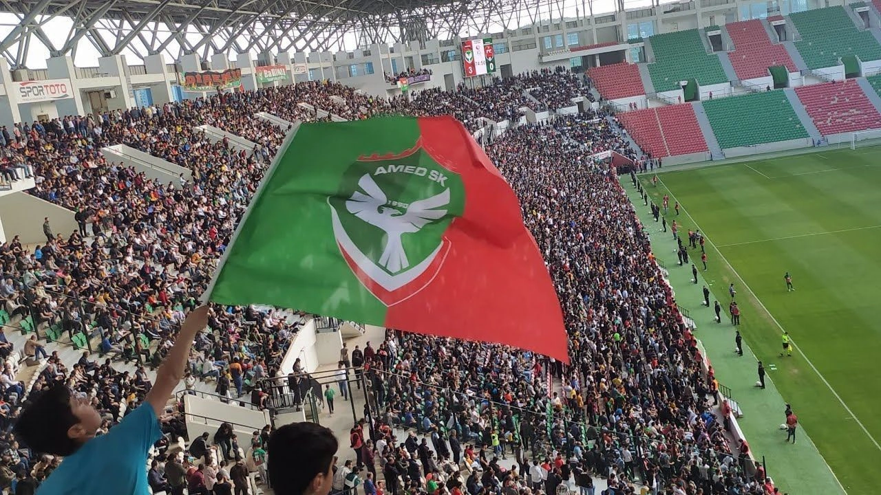 amed-spor-birinci-lige-cikti-diyarbakir-sampiyonluk-icin-ayakta-turkiye-yesil-sahadan-birlesti-etco.webp