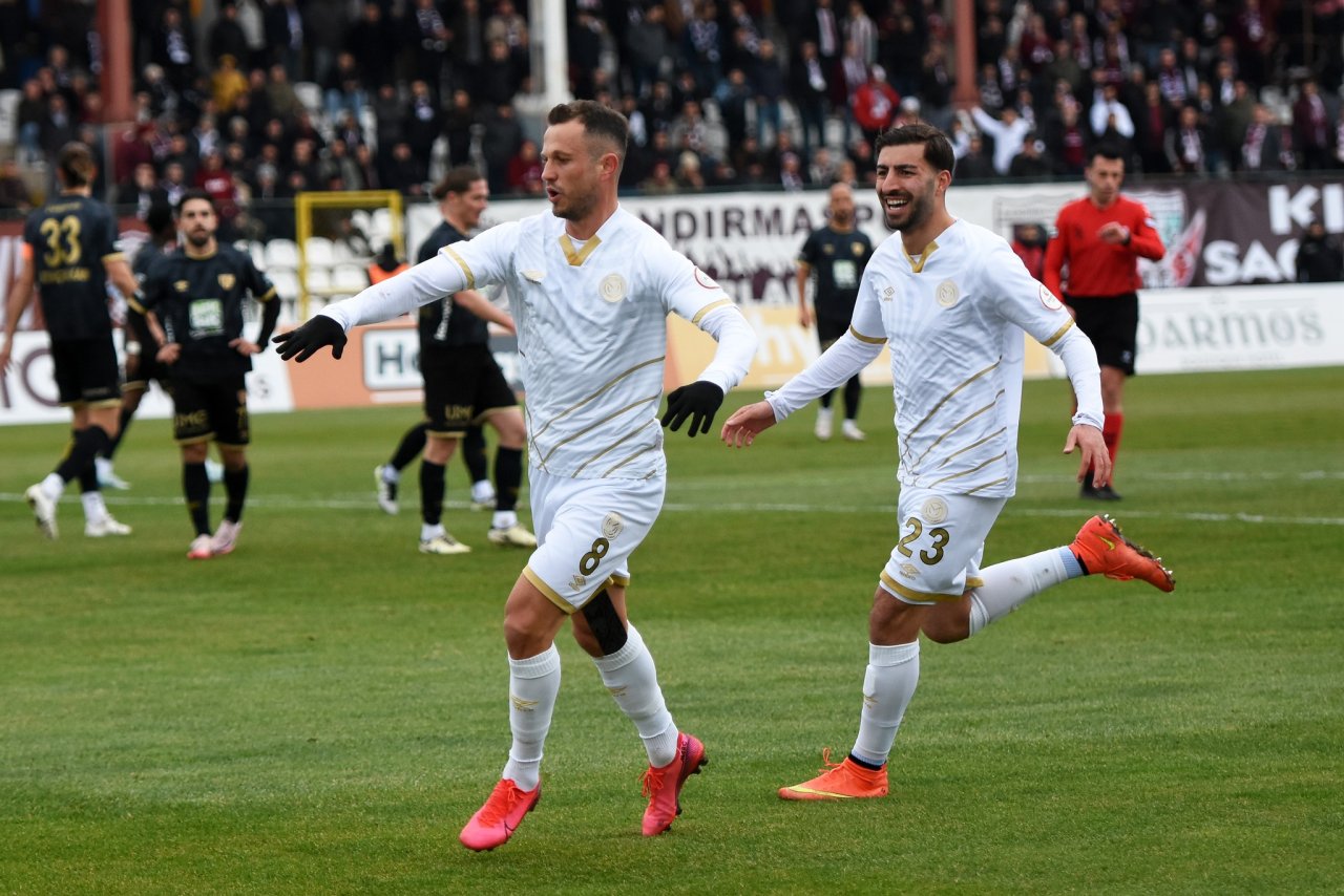 manisa-fk-play-off-yolunda-503261-148898.jpg