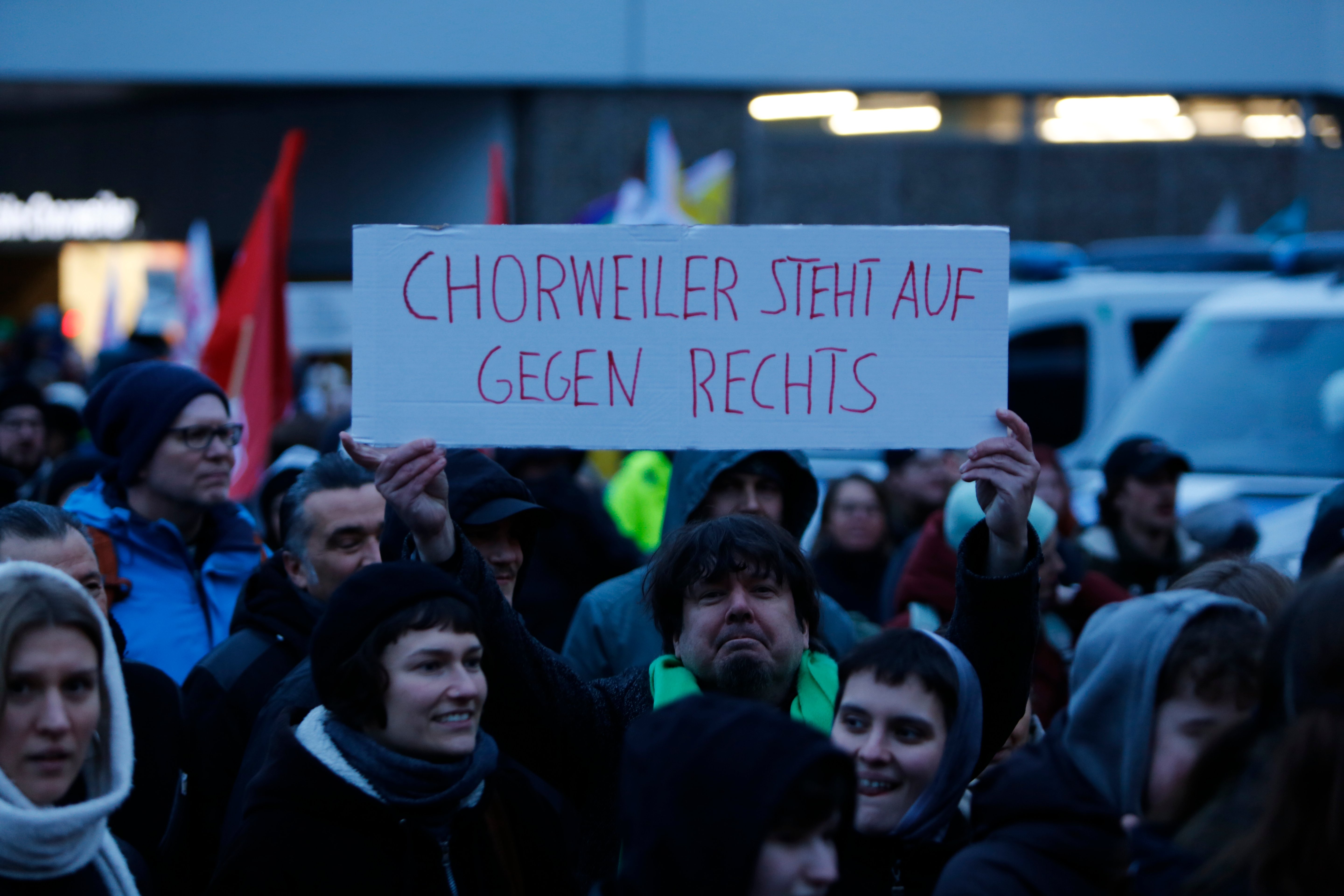 aa-20250108-36693134-36693106-kolnde-asiri-sagci-afd-partisi-protesto-edildi.jpg