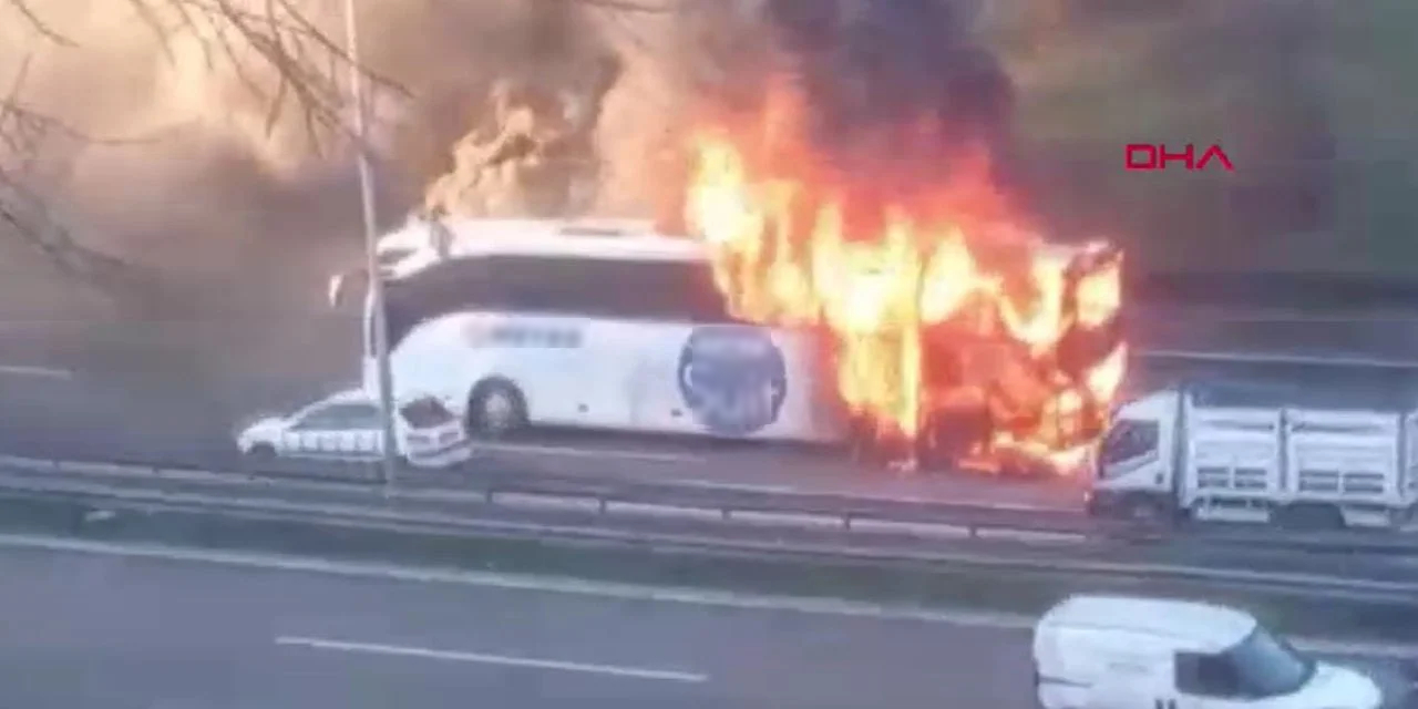 bu-otobuste-ayni-yerden-alev-aldi-cikamasalar-yanarak-can-vereceklerdi.jpg