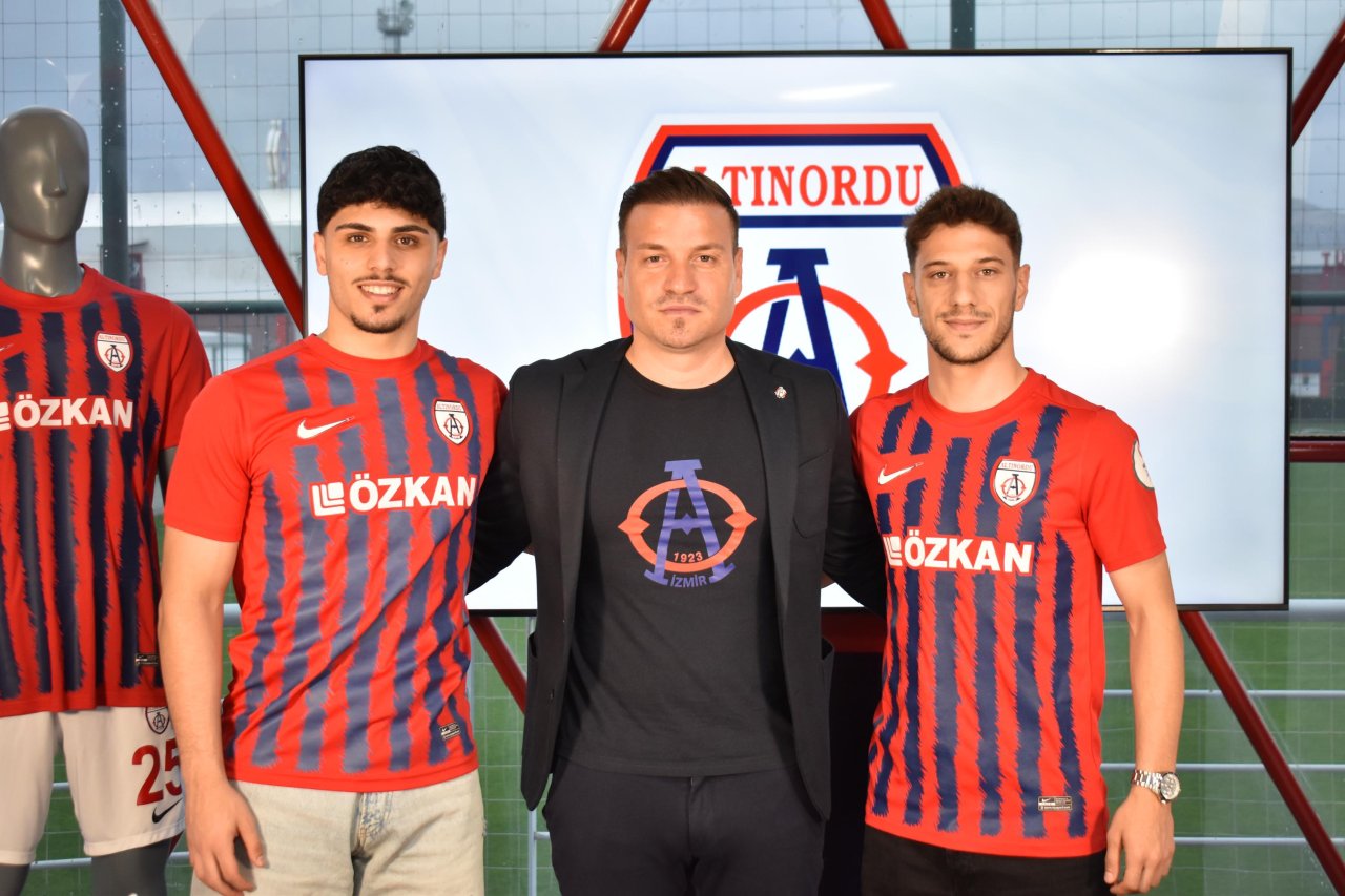 altinorduda-koray-ve-ugur-imzaladi-514706-152329.jpg