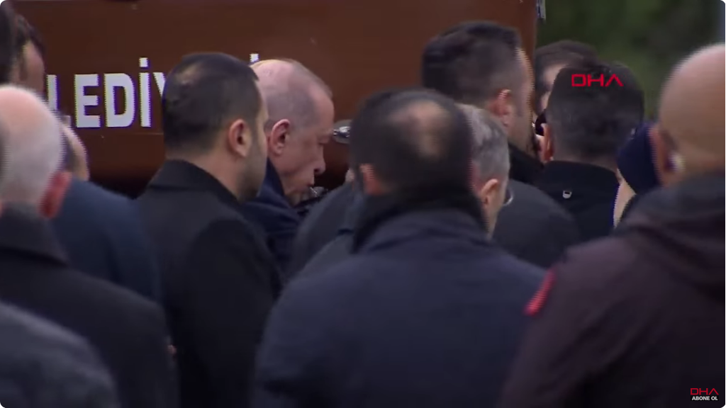 screenshot-2025-01-22-at-15-35-05-4570-cumhurbaskani-erdogan-otel-yangininda-hayatini-kaybeden-vatandaslarin-cenaze-namazina-katiliyor-youtube.png