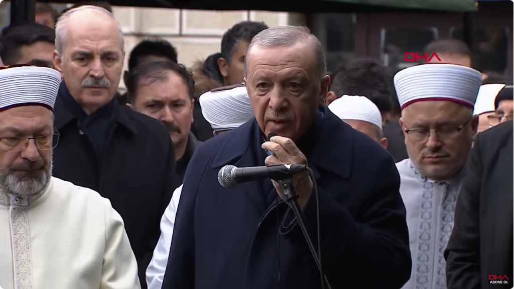 screenshot-2025-01-22-at-15-42-54-4570-cumhurbaskani-erdogan-otel-yangininda-hayatini-kaybeden-vatandaslarin-cenaze-namazina-katiliyor-youtube.png
