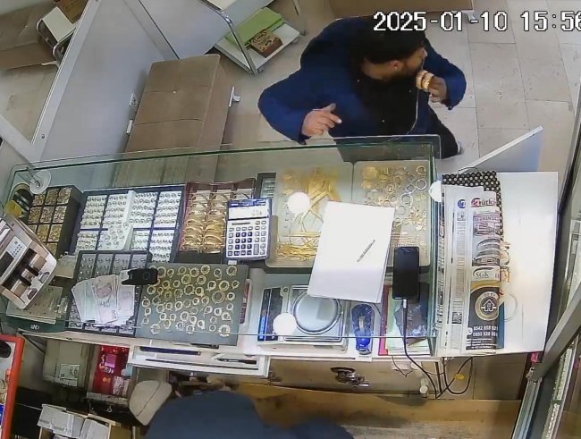 musteri-gibi-girdigi-kuyumcudan-2-bilezi-531198-157327.jpg