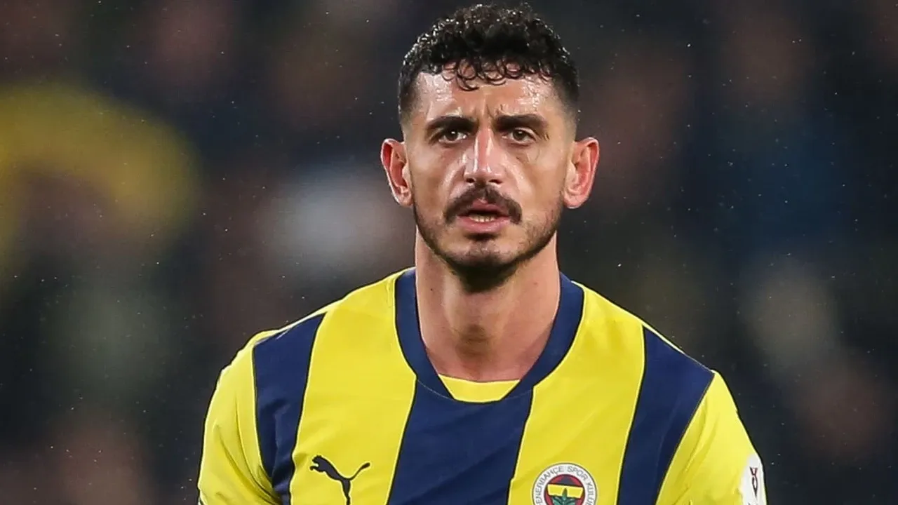 samet-akaydin-fenerbahceden-ayriliyor-yerine-gelecek-unlu-futbolcu-aciklandi-2.webp
