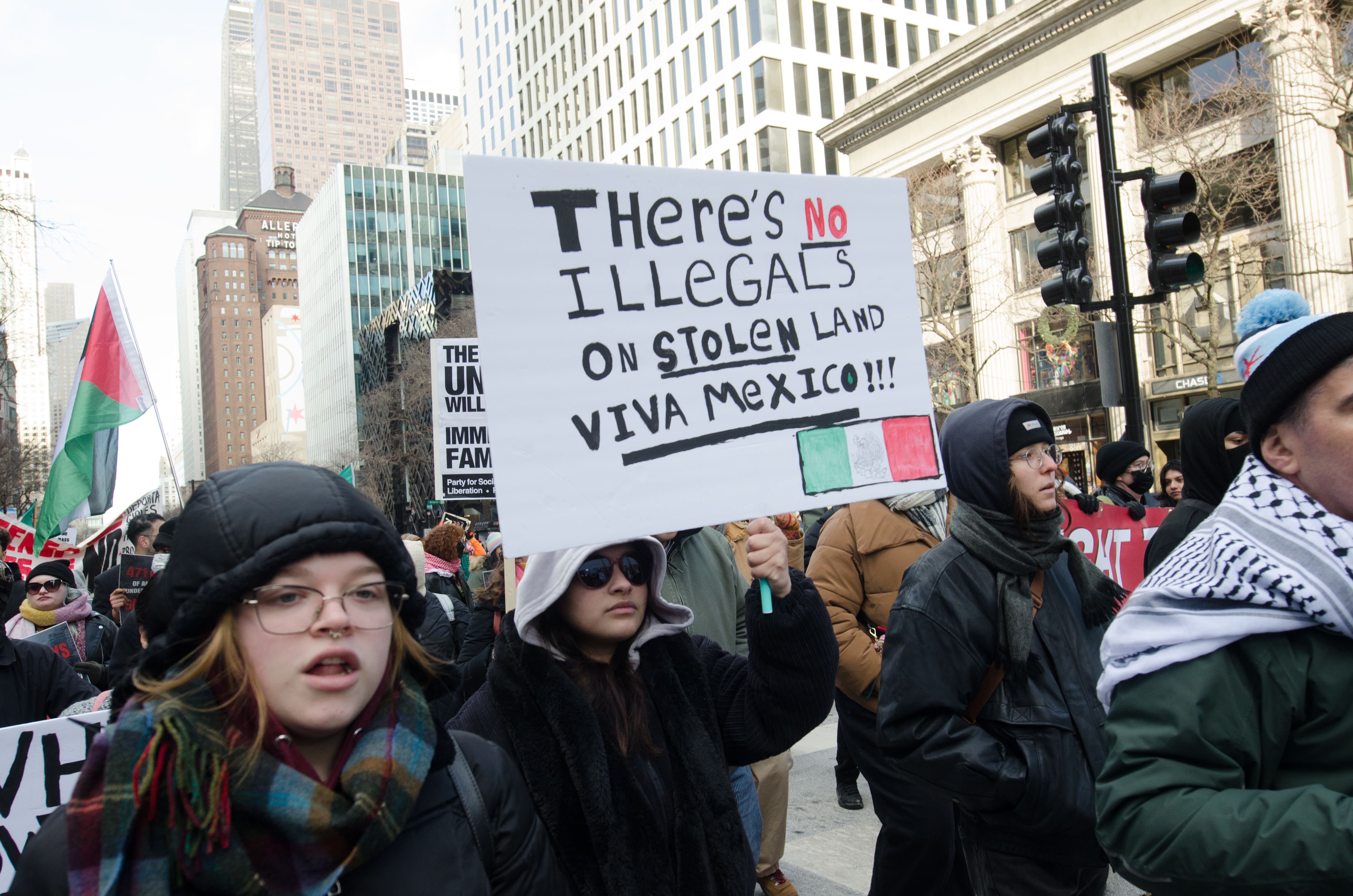 aa-20250126-36864055-36864037-chicagodaki-aktivistler-trump-yonetiminin-gaza-ve-gocmenlik-politikalarini-yeniden-gozden-gecirmesini-talep-etti-min.jpg