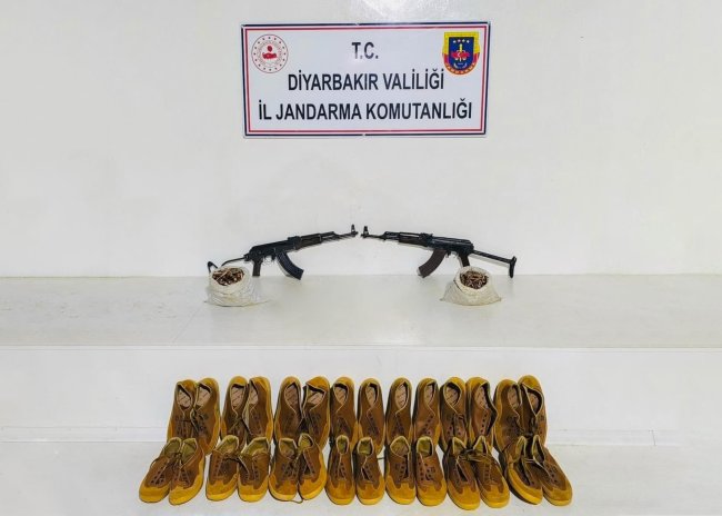 aa-20250127-36873669-36873668-diyarbakirda-teror-orgutu-pkkya-ait-araziye-gomulu-silah-ve-muhimmat-ele-gecirildi.jpg