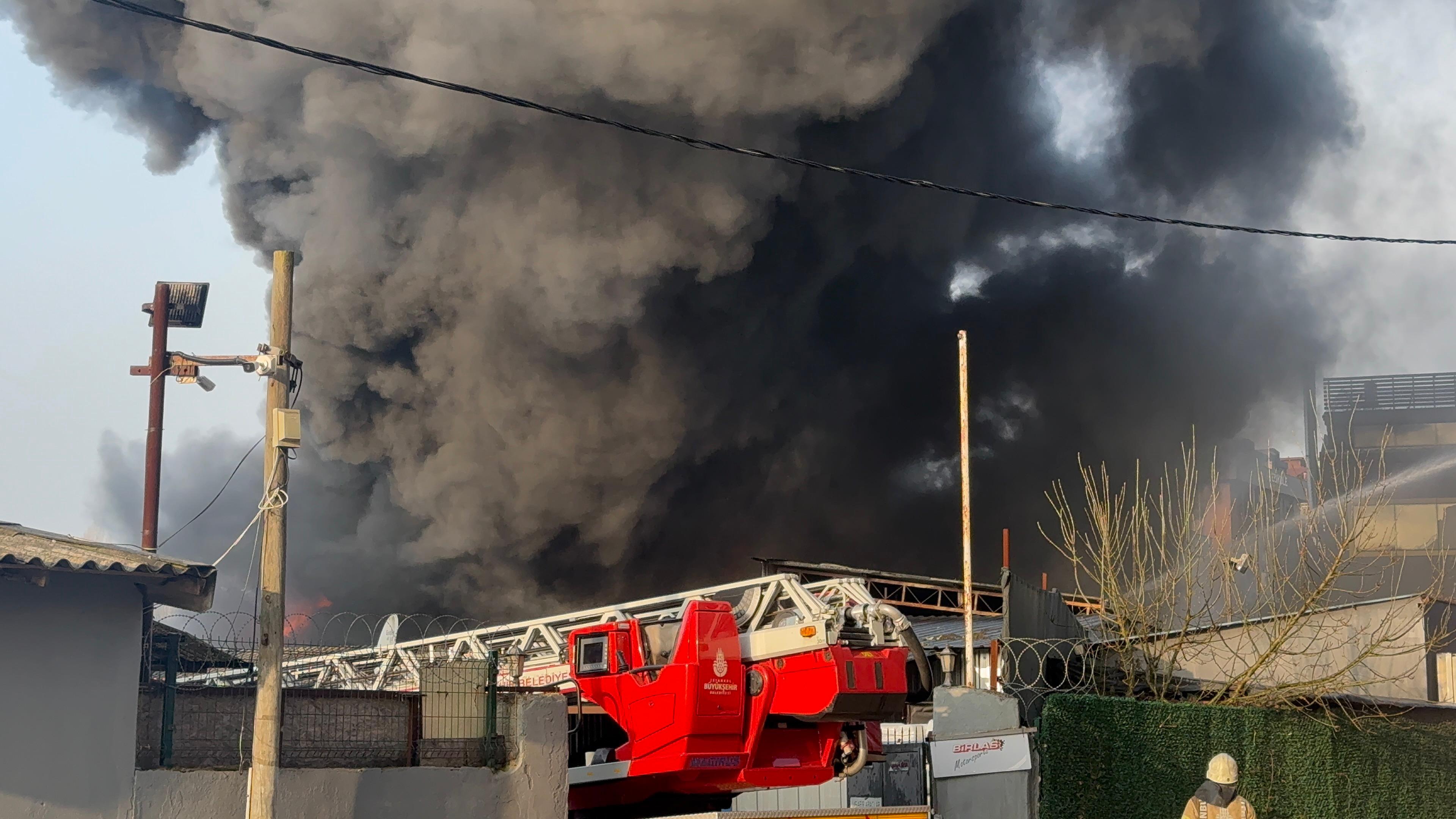 aa-20250201-36923012-36923006-cekmekoyde-lastik-fabrikasinda-yangin-cikti.jpg