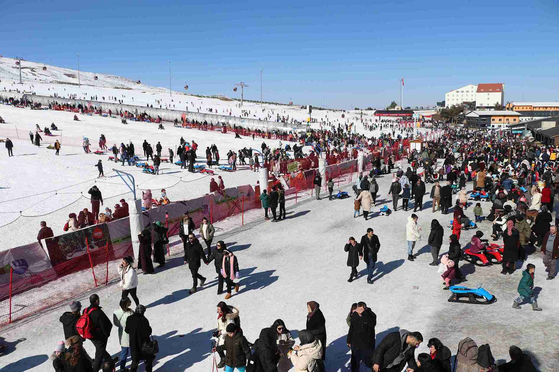 erciyes-somestir-tatilinde-900-bin-kisi-542990-160953-11zon.jpg