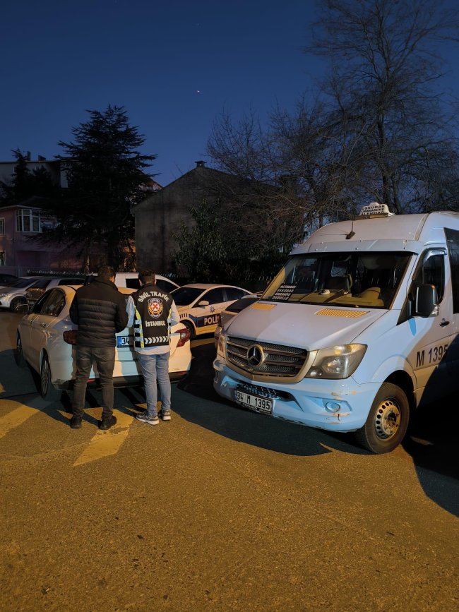 istanbul-umraniyede-iki-minibus-soforu-542866-160922.jpg
