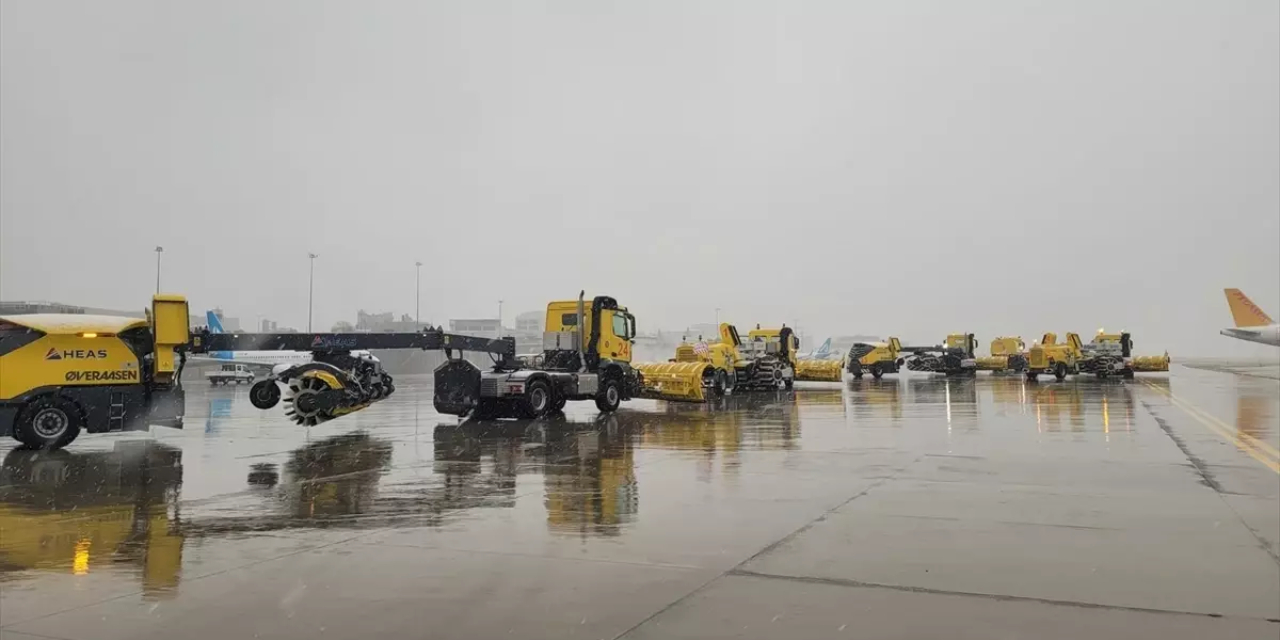 ekipler-hazir-bekletiliyor-ucaklar-havalanamayacak-bakanlik-istanbul-icin-alarm-verdi-1.jpg