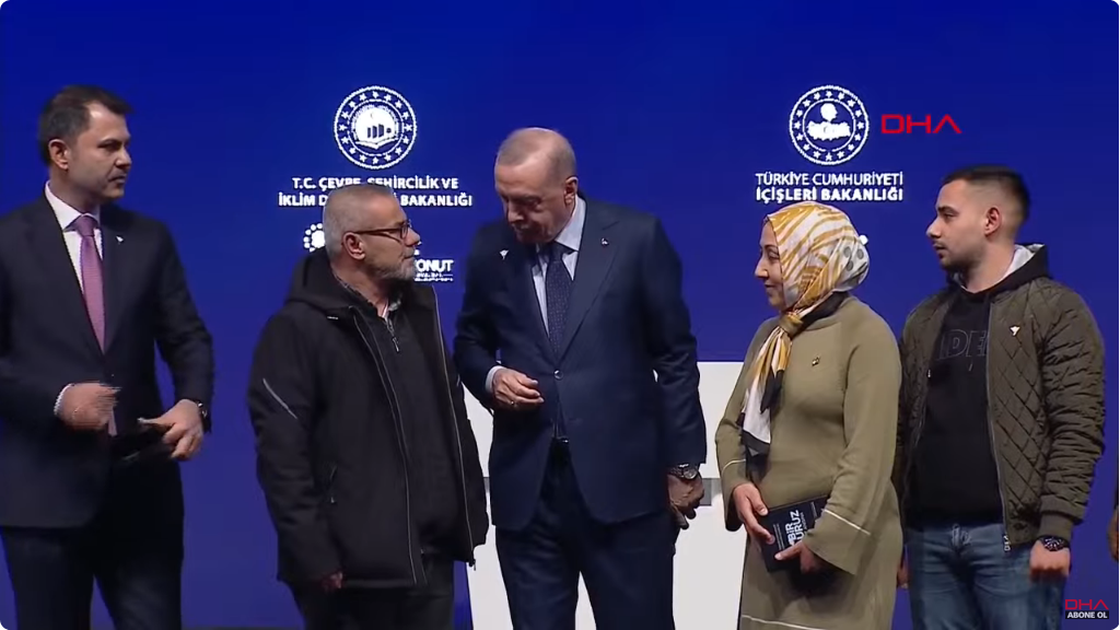 screenshot-2025-02-06-at-16-58-25-4898-canli-cumhurbaskani-erdogan-bir-oluruz-6-subat-depremleri-anma-programinda-konusuyor-youtube.png