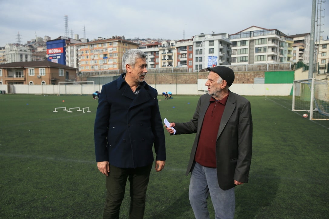 aa-20250208-36989901-36989897-futbol-sevdalisi-emektar-kofteci-isi-birakti-hakemligi-birakamadi-min.jpg