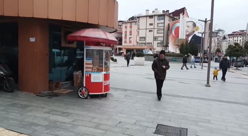 erdoganin-hemserisinden-simit-zammina-ilginc-protesto-alur-bizi-iceri-001.jpg