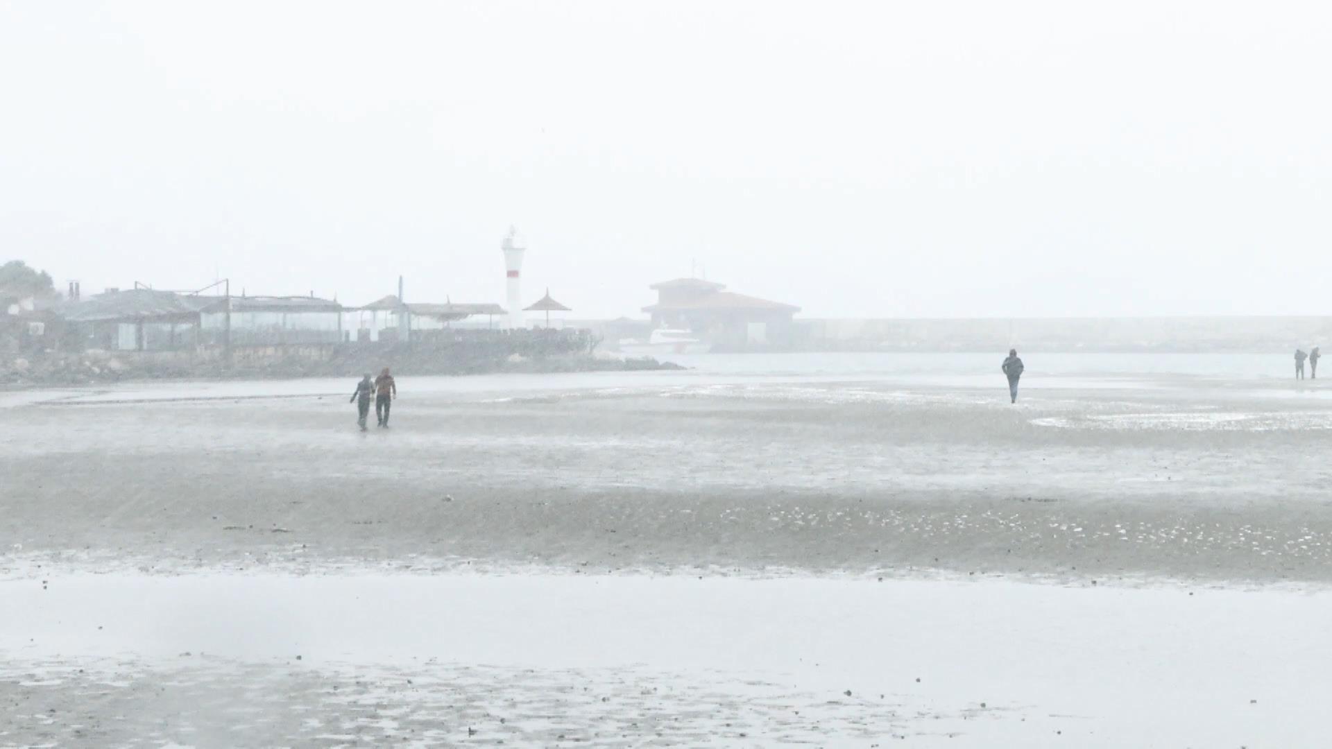 Silivri’de deniz metrelerce çekildi: İlk defa böyle görüyorum