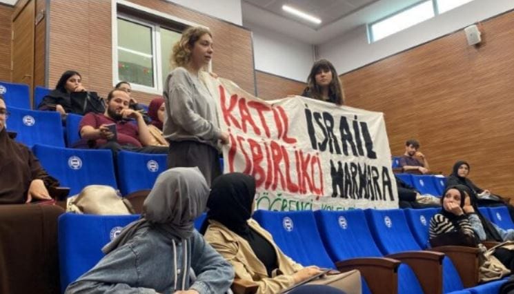 “Üniversitede siyonist işbirliği istemiyoruz” diyen öğrenciye uzaklaştırma