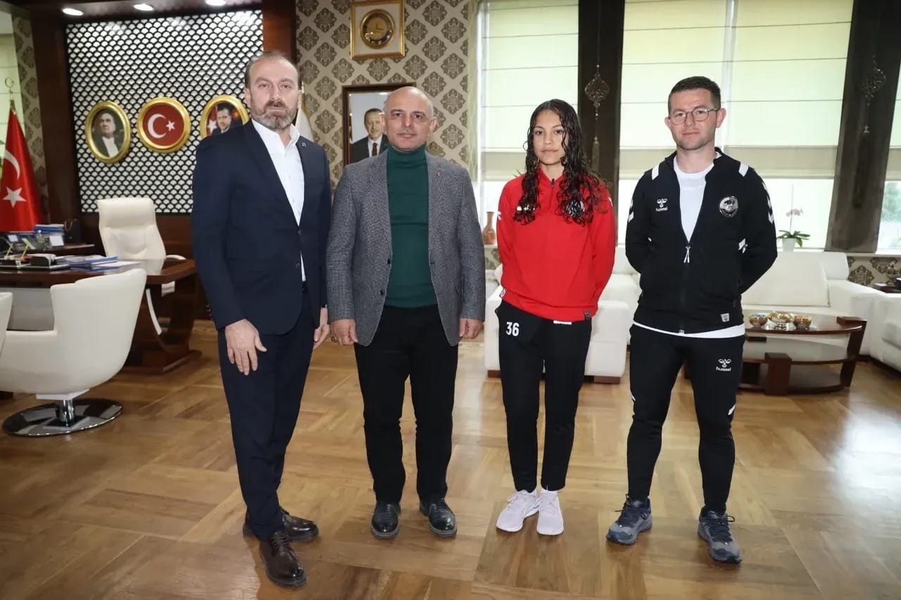 Galatasaray genç futbolcuyu transfer etti