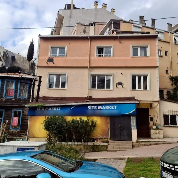 0x0-son-dakika-istanbul-ve-ankarada-sahte-alkol-kabusu-buyuyor-iste-o-olum-marketi-dikkat-ceken-riza-kalkavan-deta-1739511845130.jpg
