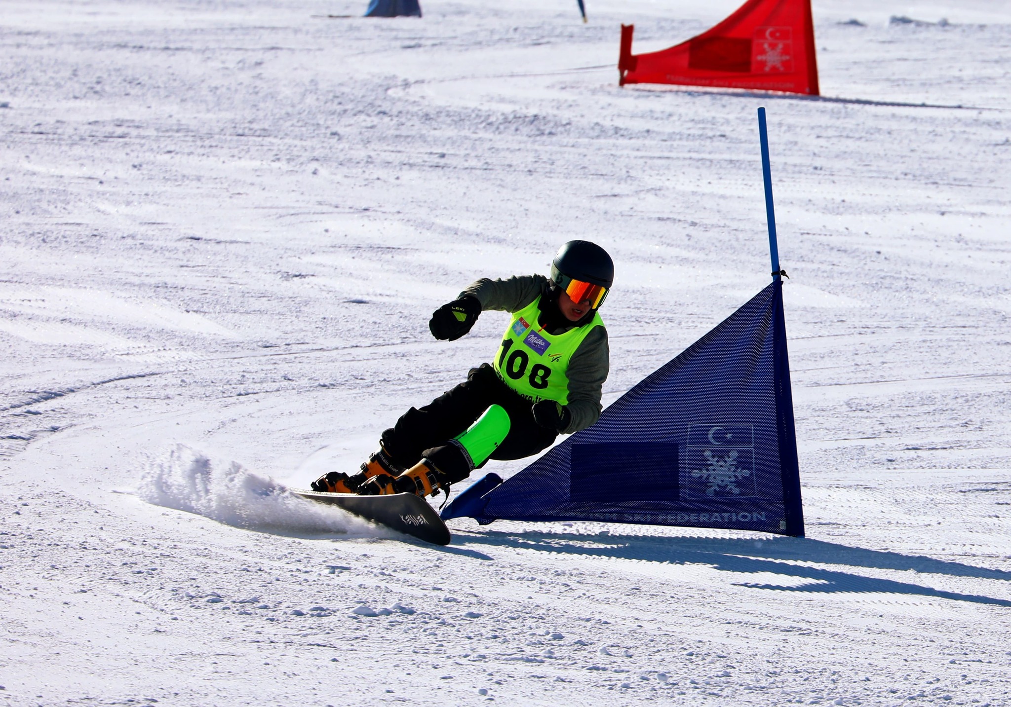 aa-20250215-37064796-37064795-erzincan-ergan-daginda-snowboard-2-etap-kutlu-dumlu-yarislari-basladi.jpg