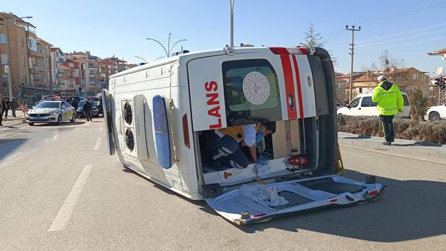 otomobil-ile-ambulans-carpisti-6-yarali-567505-168108.jpg