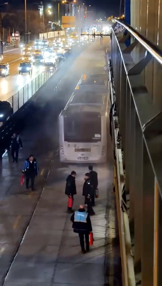 istanbul-avcilarda-metrobusun-motorun-571448-169245-1.jpg