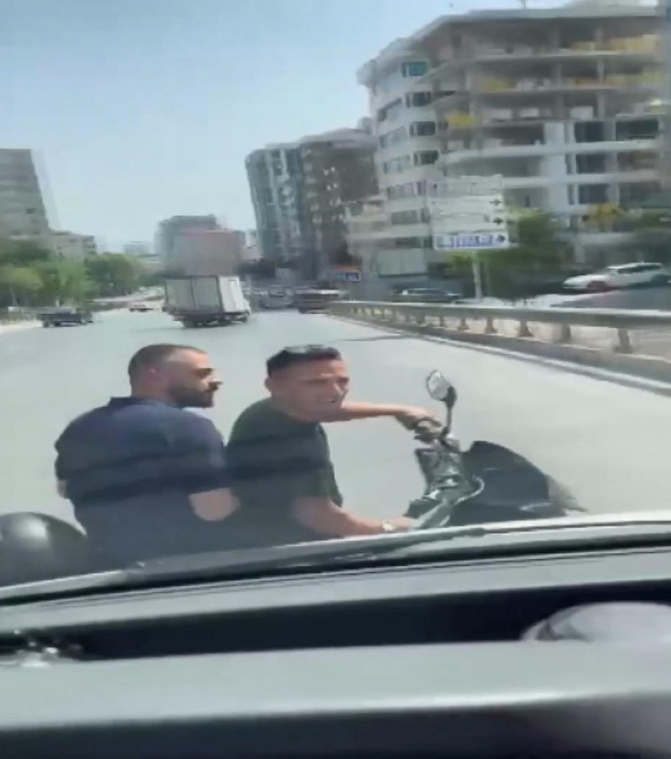 istanbul-kadikoyde-motosikletle-ambul-569934-168804.jpg