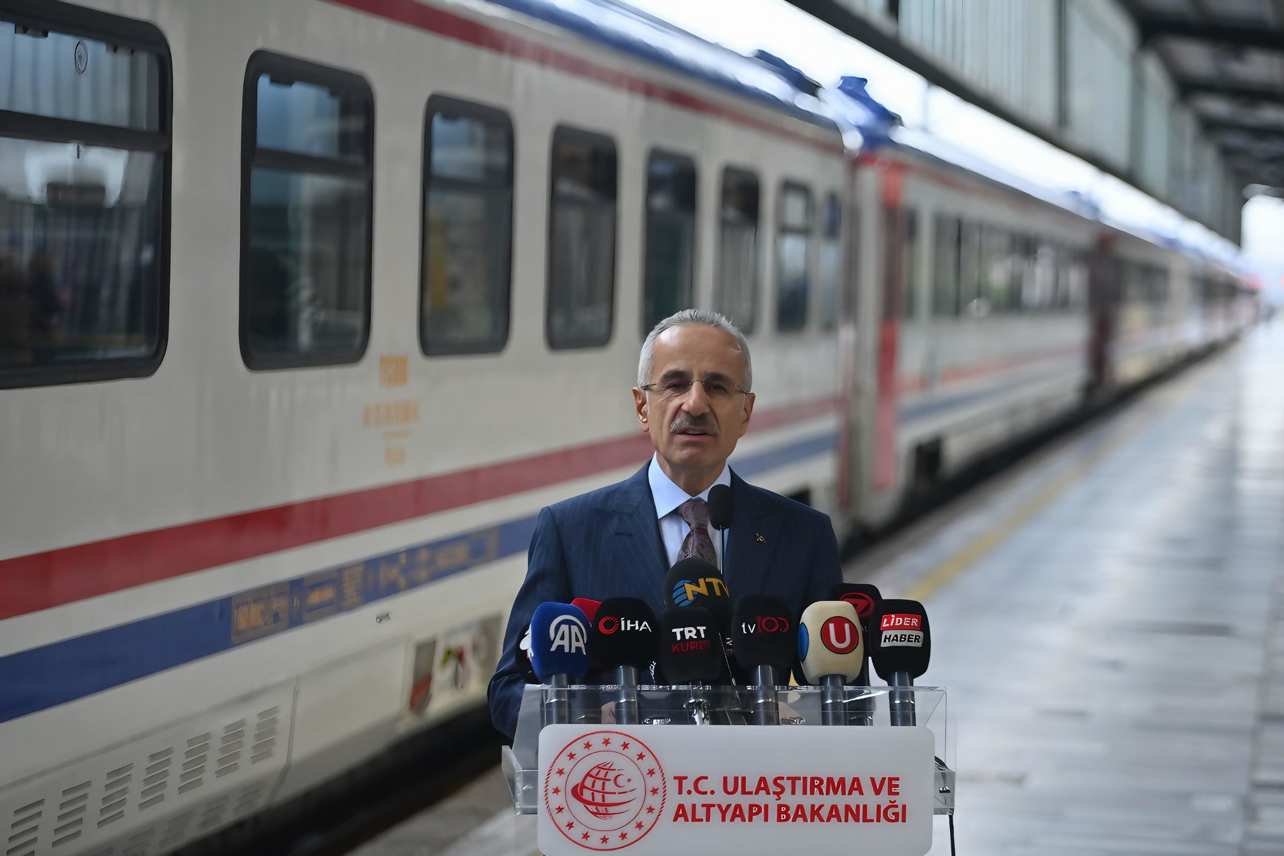 bakan-uraloglu-tahran-van-tren-seferi-9-579838-171633.jpg