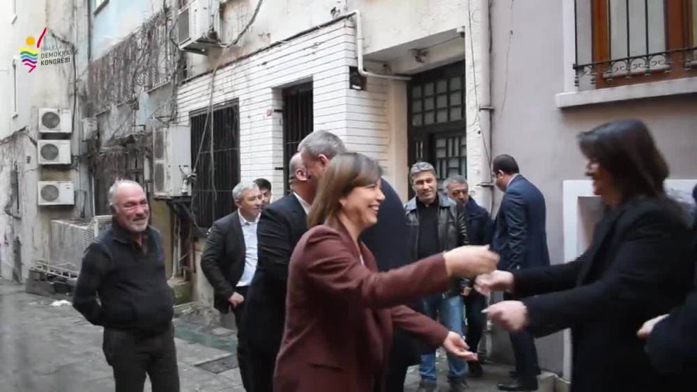 DEM Parti heyeti HDK'ye dayanışma ziyaretinde bulundu