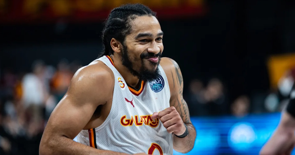 62795240-otis-livingston-ii-smiles-galatasaray-basketball-champions-league.jpg