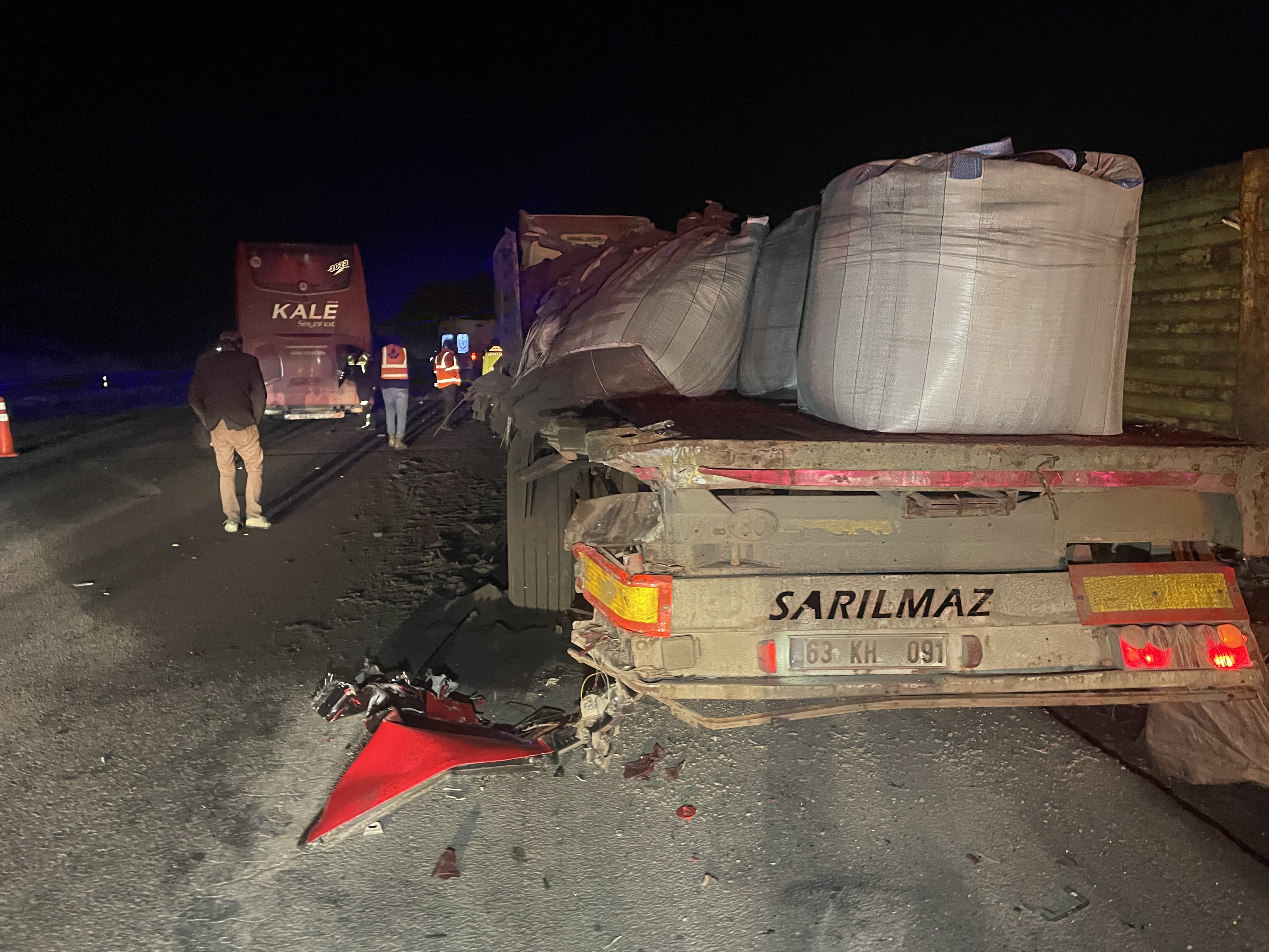 aa-20250225-37158897-37158895-boluda-yolcu-otobusunun-tira-carpmasi-sonucu-6-kisi-yaralandi.jpg