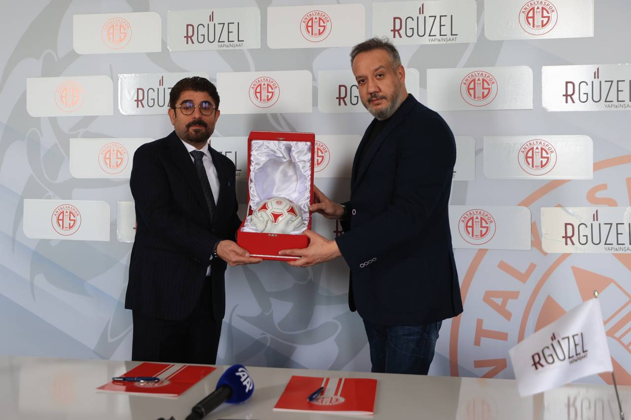 aa-20250227-37184201-37184197-antalyaspor-rguzel-insaat-ile-forma-gogus-sponsorlugu-anlasmasi-imzaladi.jpg