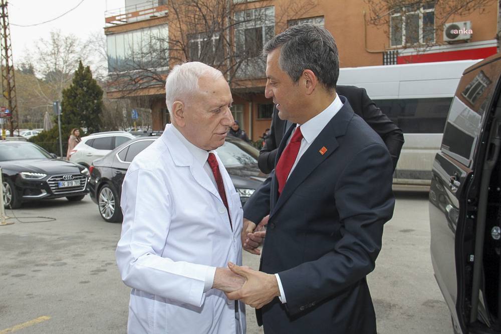 Özgür Özel Yekta Güngör Özden’i hastanede ziyaret etti