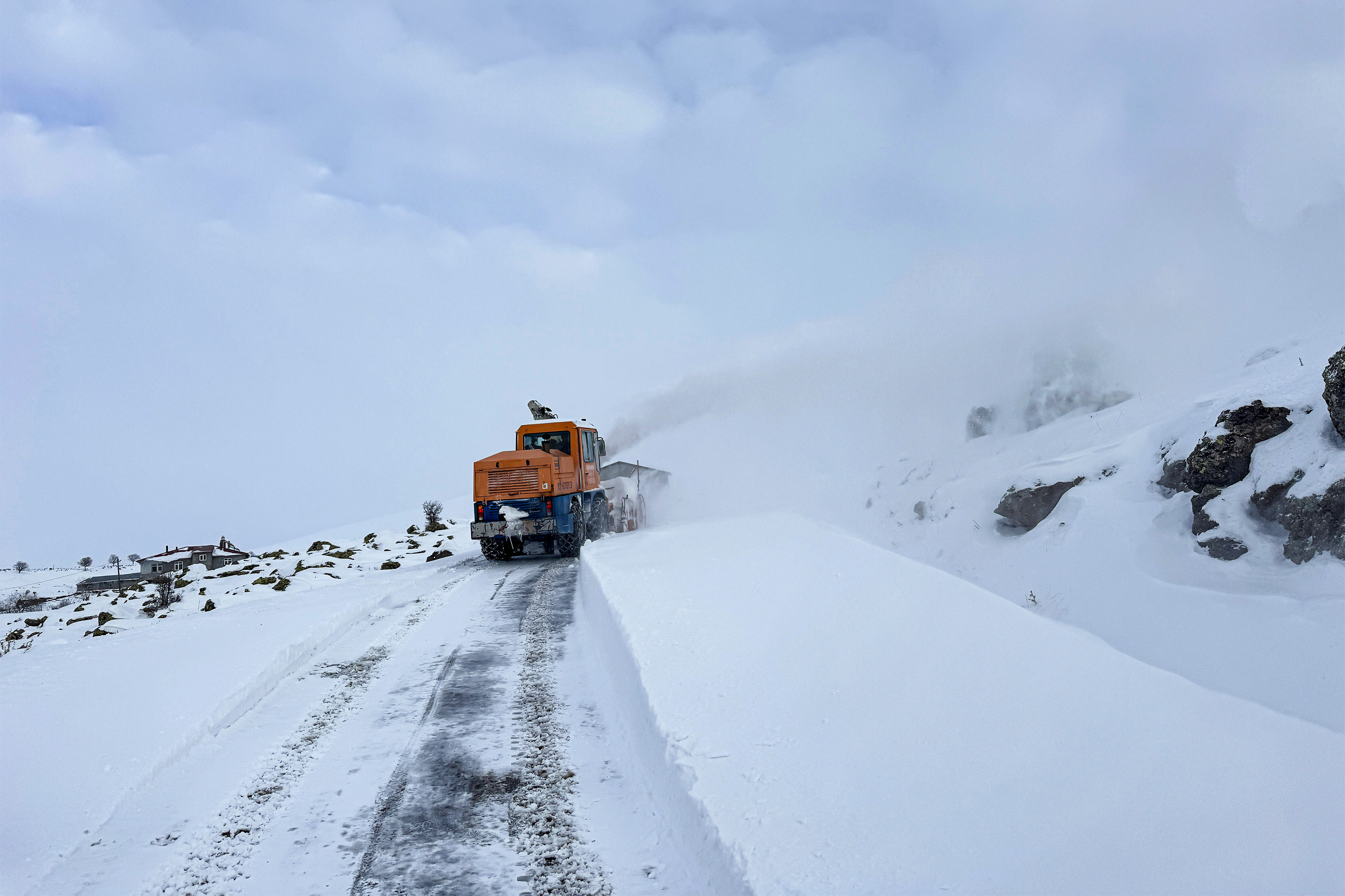 aa-20250301-37207183-37207179-elazigda-koy-yollari-karla-mucadele-ekiplerinin-calismasiyla-aciliyor.jpg