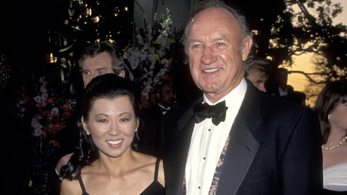 gene-hackman-betsy-smiling.webp