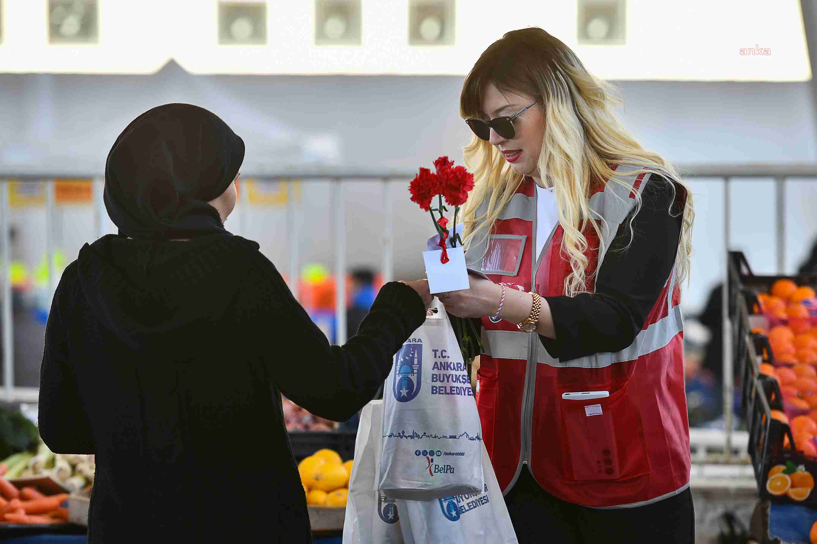 Karanfillerin ve hijyen kitlerinin dağıtımı