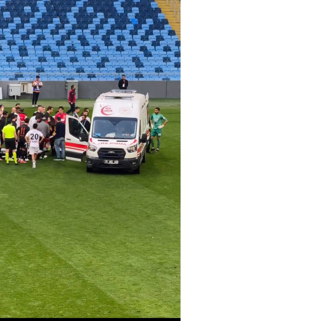 bayginlik-geciren-futbolcuya-sedyeyi-kul-603038-178410.jpg