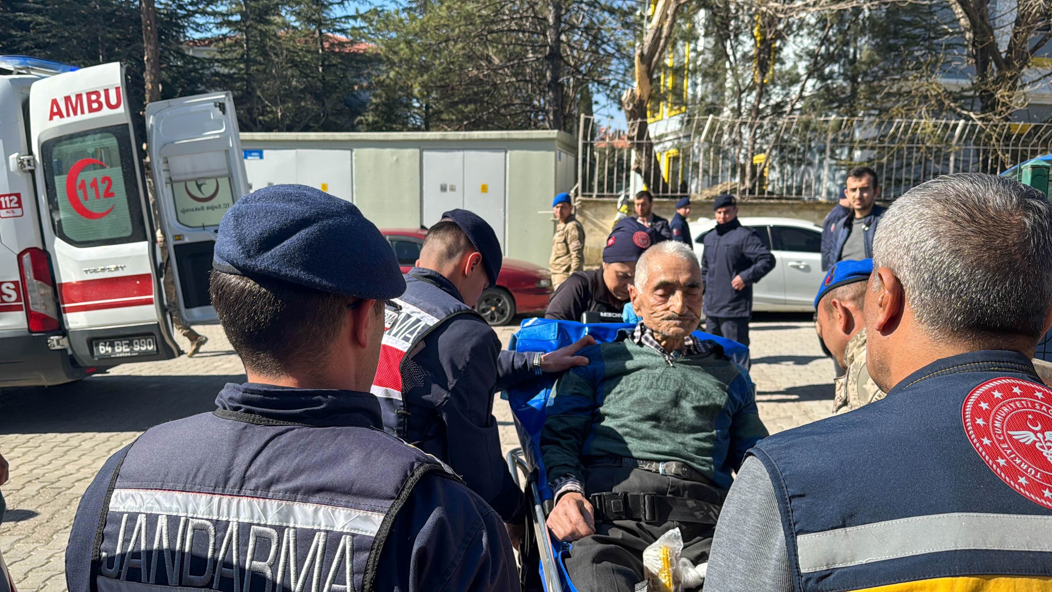 aa-20250311-37302905-37302904-usakta-2-komsusunu-olduren-89-yasindaki-zanli-hastaneye-kaldirildi-min.jpg