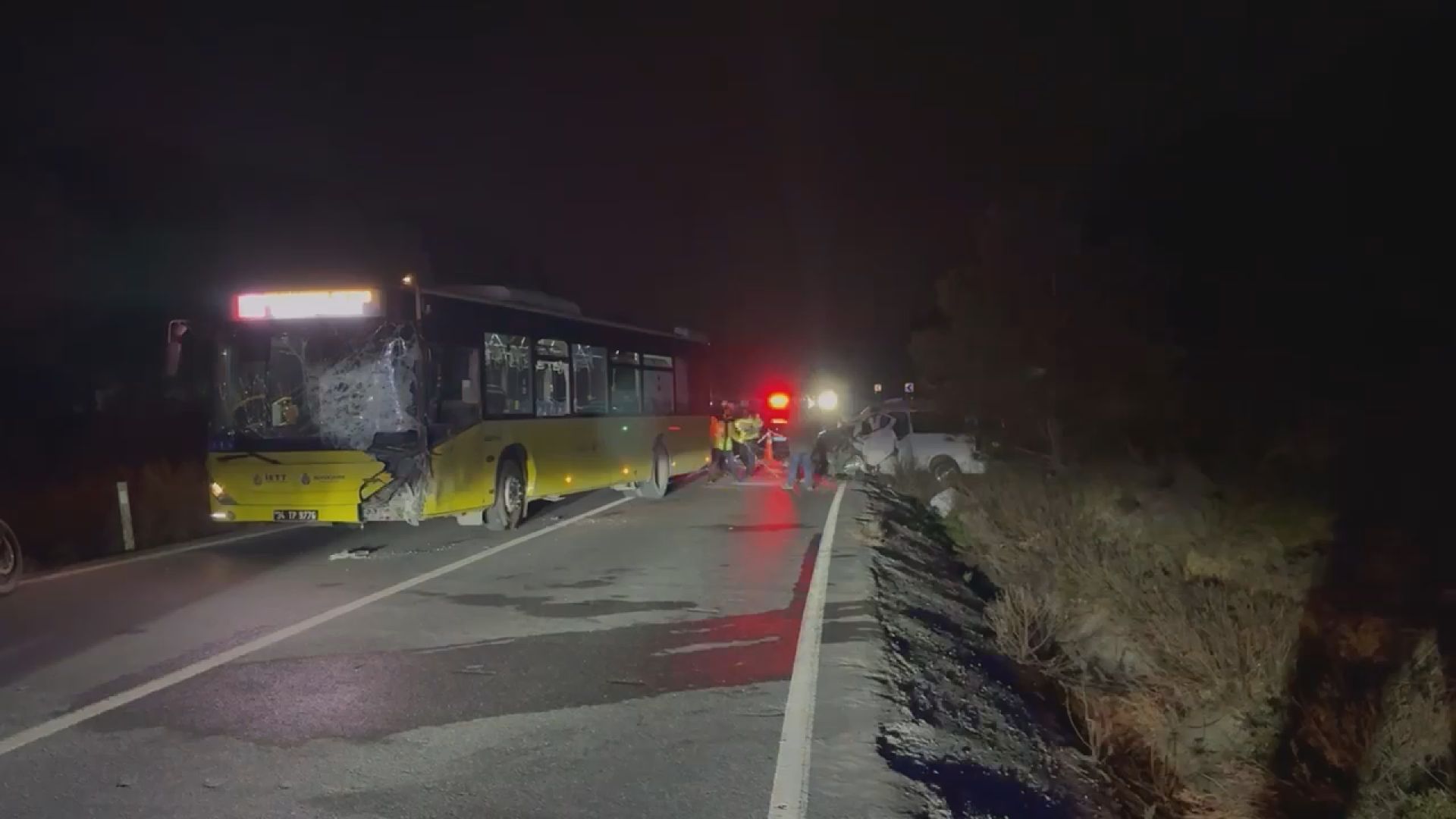 istanbul-sariyerde-iett-otobusu-ile-m-607698-179899.jpg
