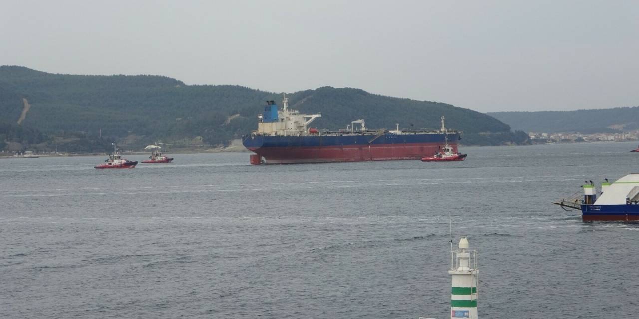 yedeklenen-274-metrelik-tanker-canakkal-607027-179690.jpg