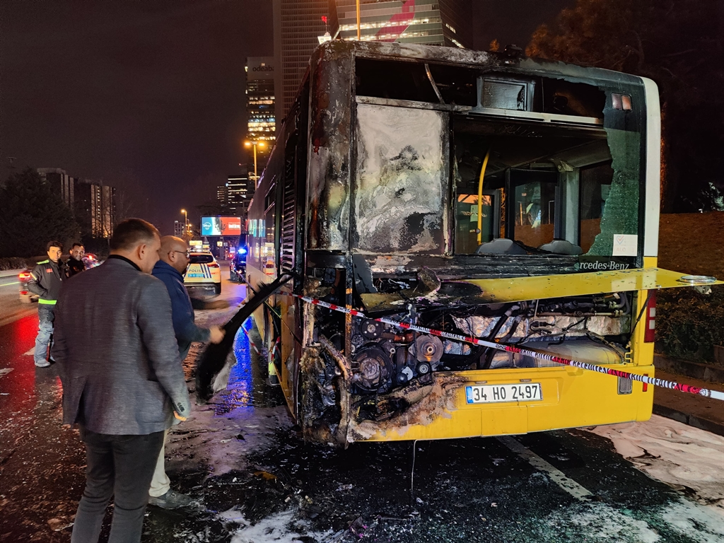 İstanbul'da otobüs yangını