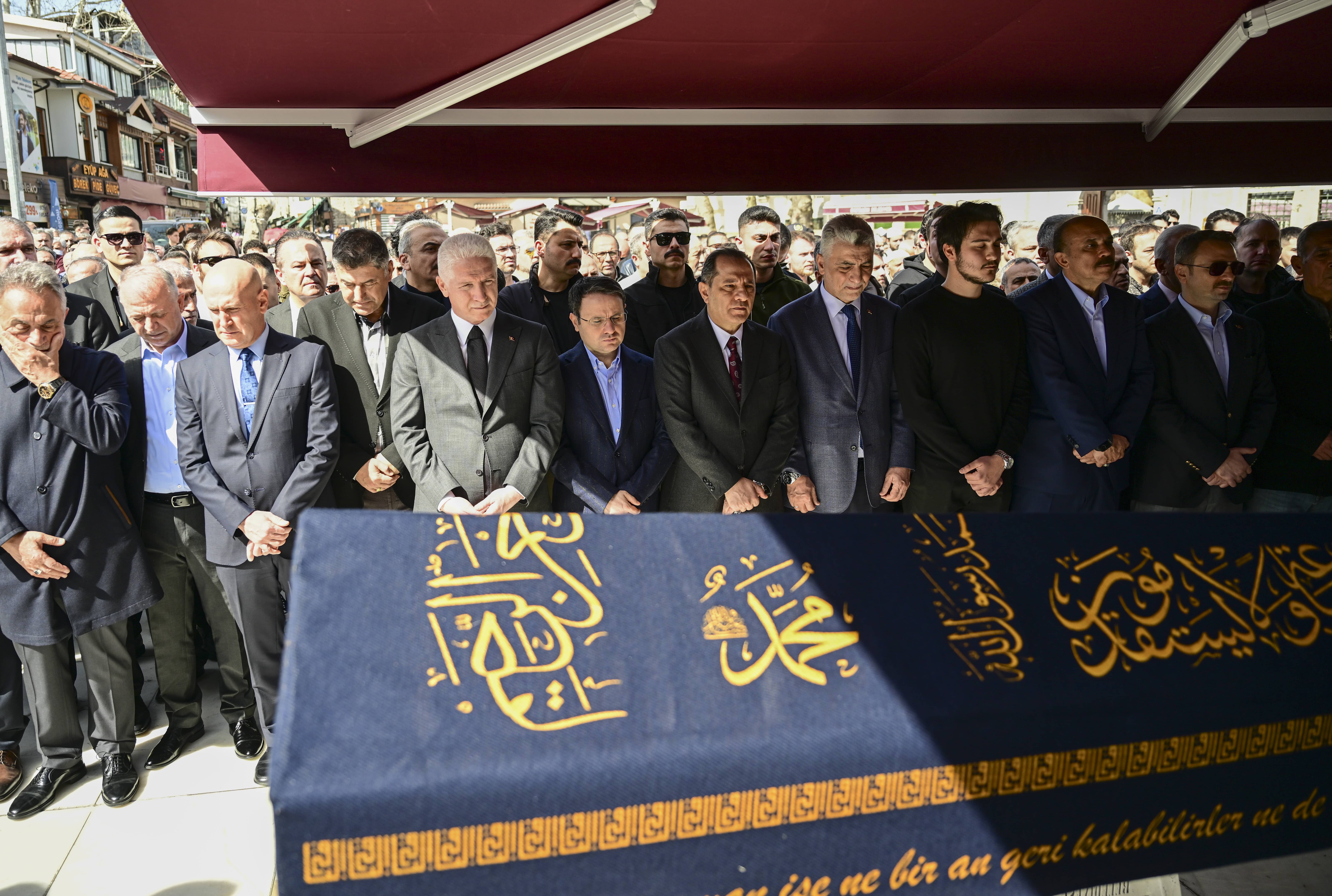 aa-20250315-37347368-37347361-istanbul-emniyet-muduru-yildizin-kayinpederi-son-yolculuguna-ugurlandi-min.jpg
