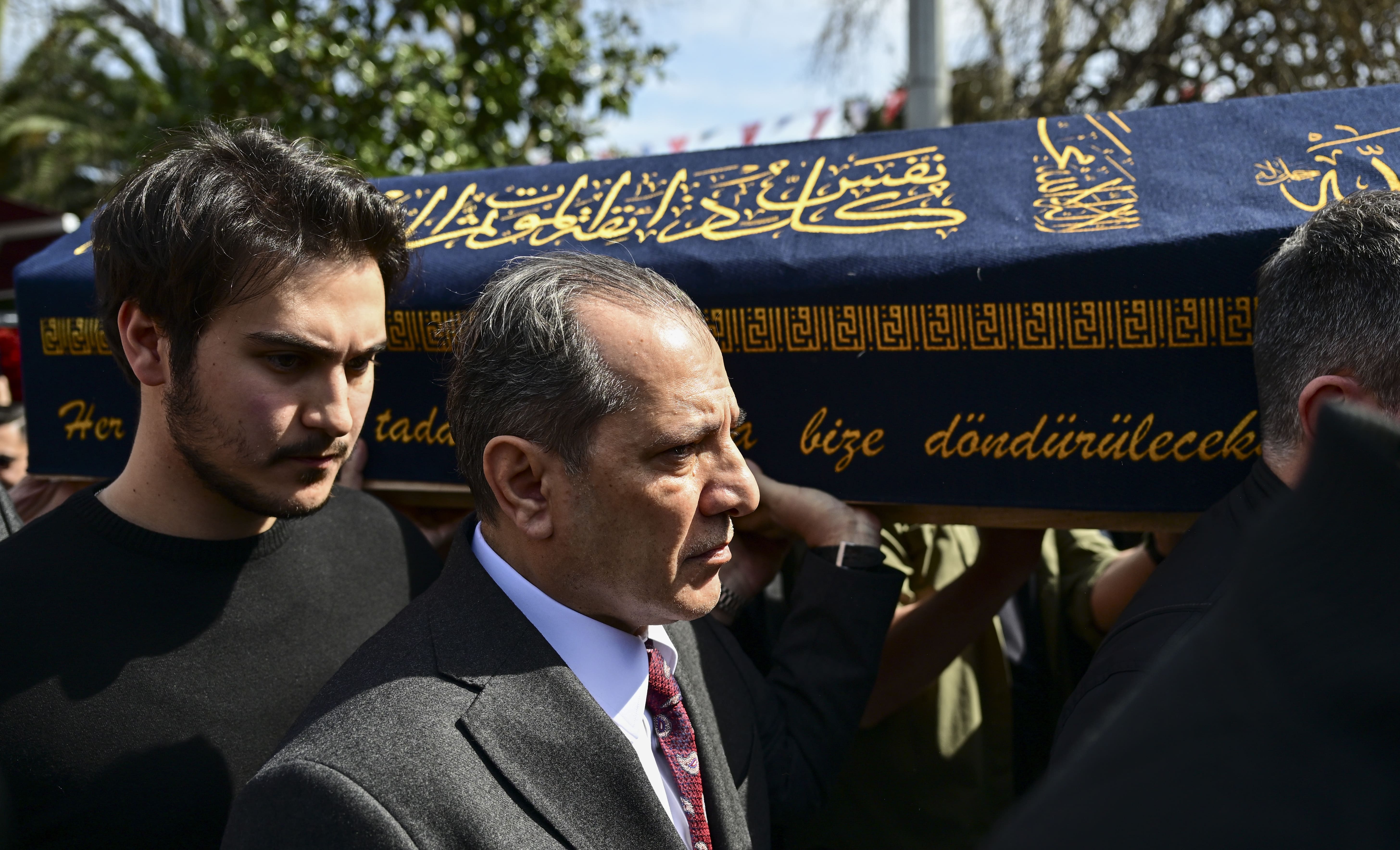 aa-20250315-37347368-37347365-istanbul-emniyet-muduru-yildizin-kayinpederi-son-yolculuguna-ugurlandi-min.jpg