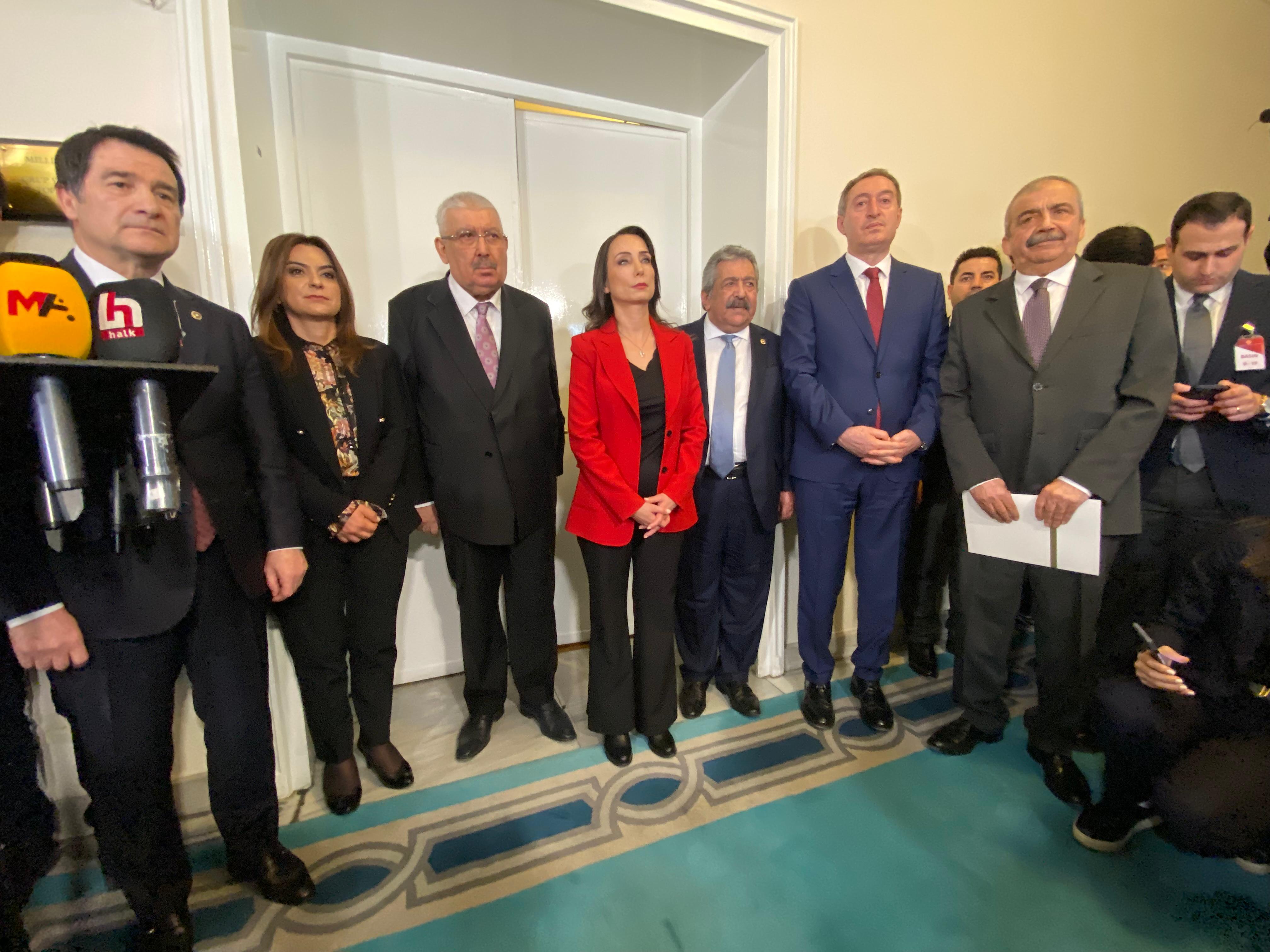dem-parti-heyeti-mhp-heyeti-ile-bir-ara-614880-181963.jpg