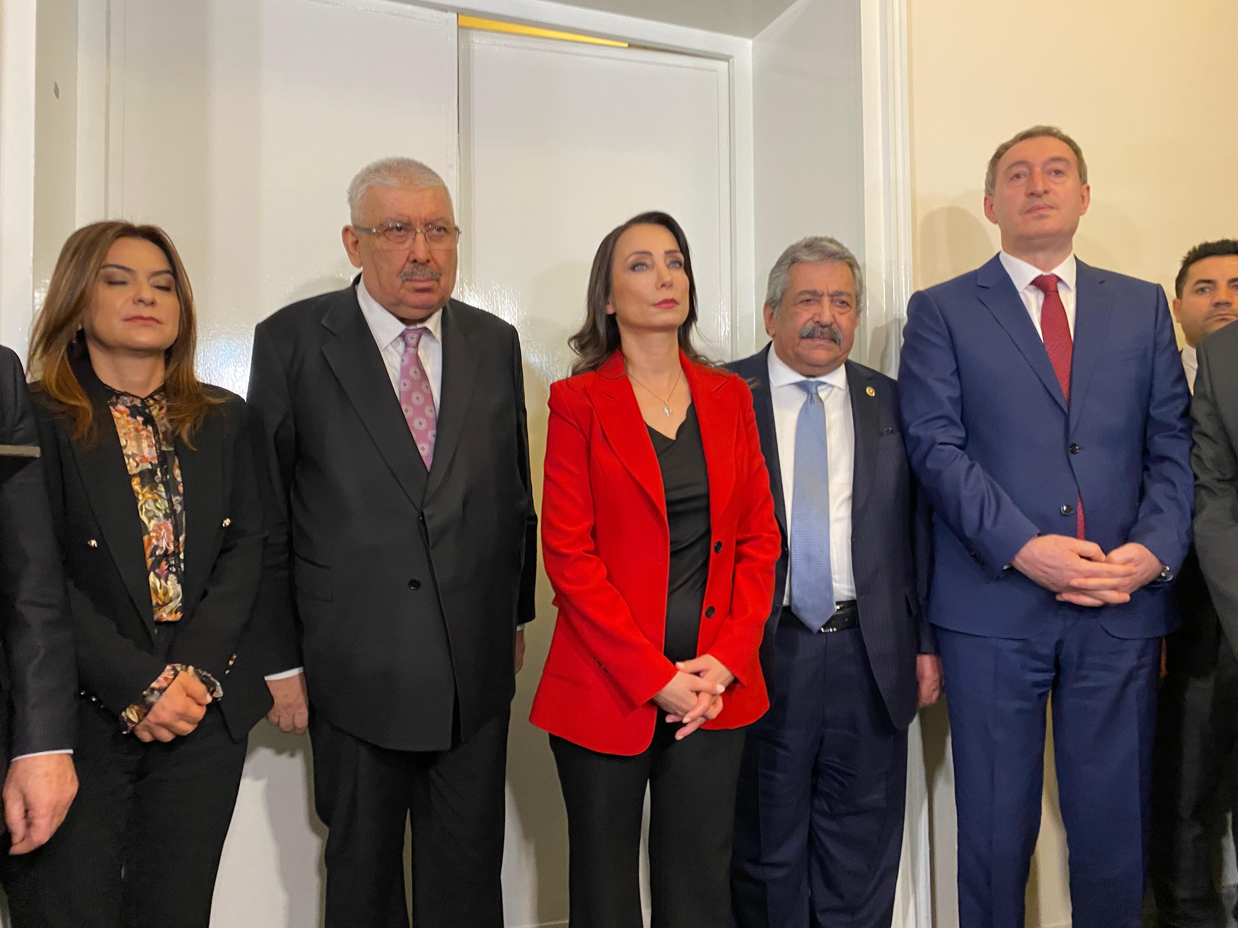 dem-parti-heyeti-mhp-heyeti-ile-bir-ara-614881-181963.jpg