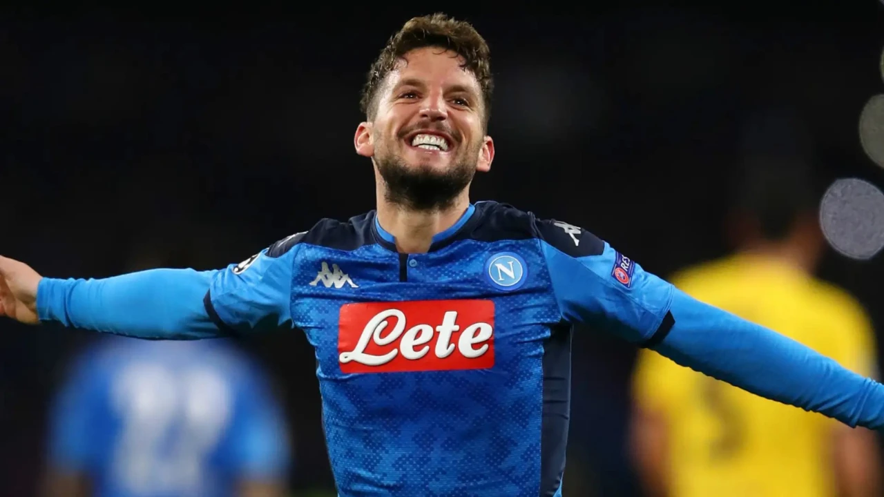 dries-mertens-napoliye-adini-yazdiriyor-futbol-tarihinde-gorulmemis-adim-s3bq.webp