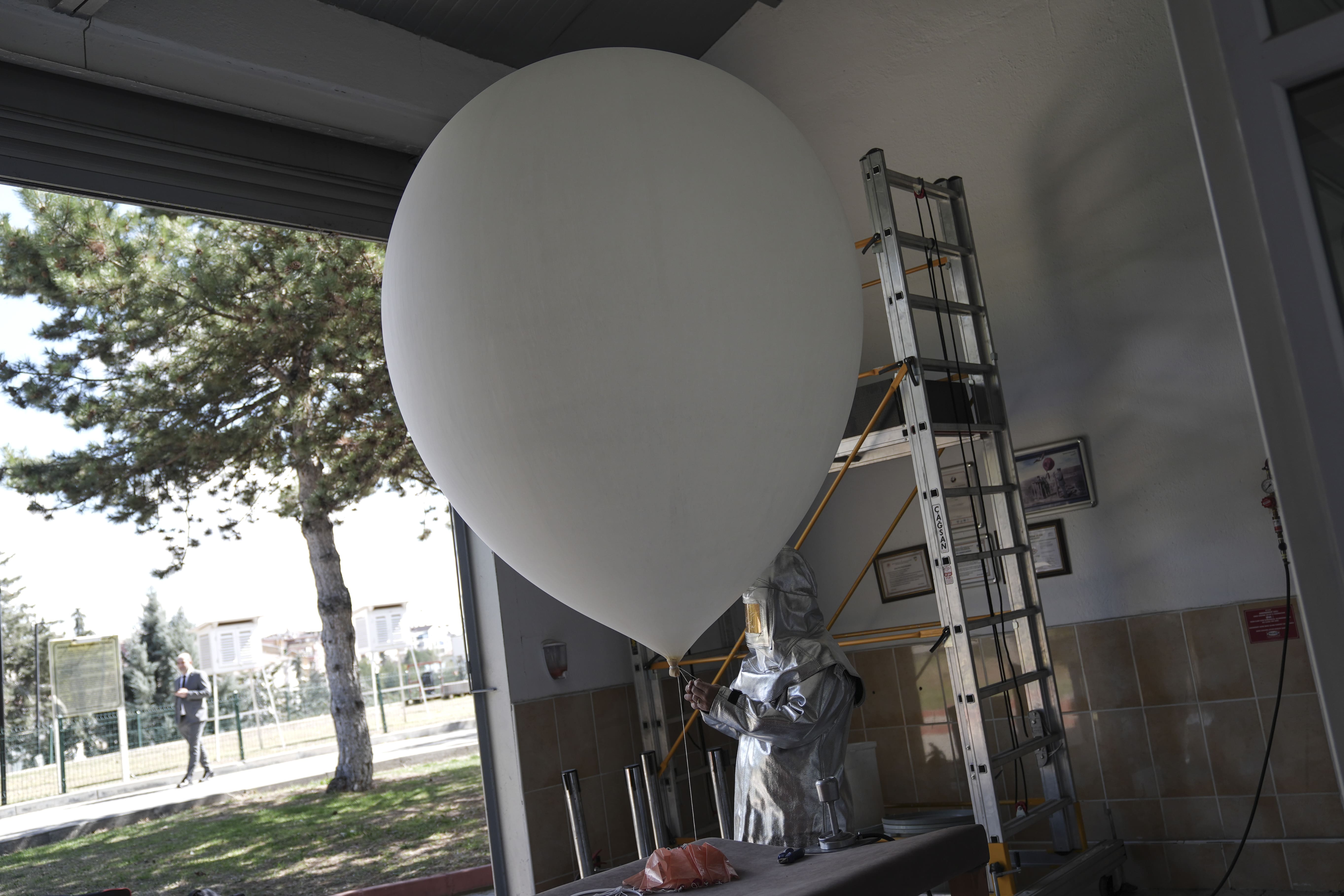 aa-20250322-37416867-37416860-meteoroloji-balonlari-ucus-guvenligi-icin-kritik-veriler-sagliyor-min.jpg