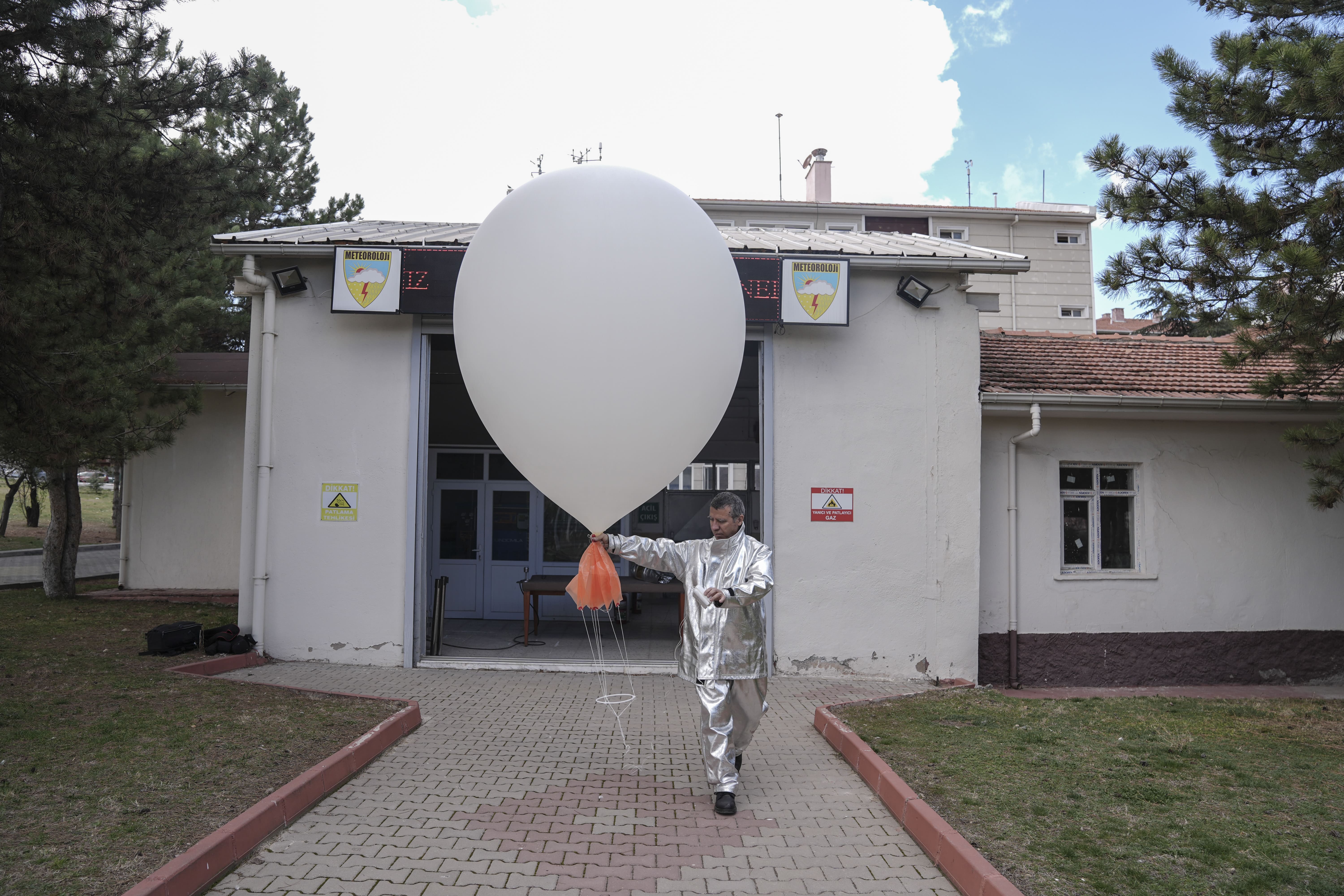 aa-20250322-37416867-37416864-meteoroloji-balonlari-ucus-guvenligi-icin-kritik-veriler-sagliyor-min.jpg