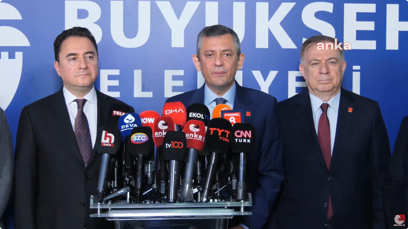 screenshot-2025-03-22-at-14-55-26-561-ozgur-ozel-ve-ali-babacan-aciklama-yapiyor-istanbul-canli-youtube.png